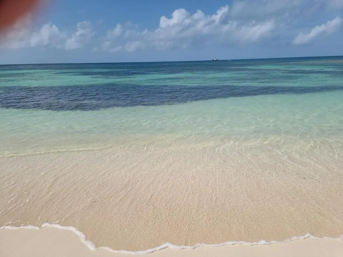 Charming 1-Bed Cottage In Codrington Barbuda Tatil Evi